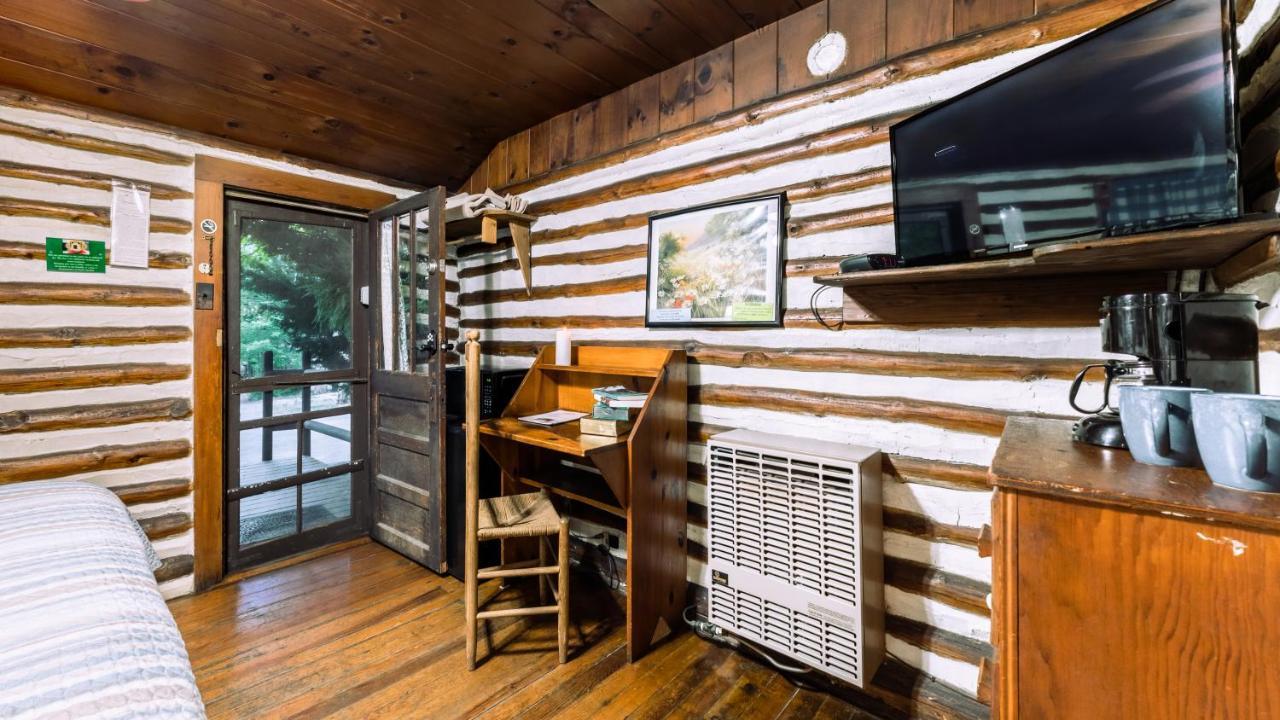 Log Cabin Motor Court Asheville Exterior photo
